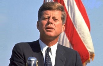 John Kennedy pensou grande o suficiente para levar o homem à Lua.