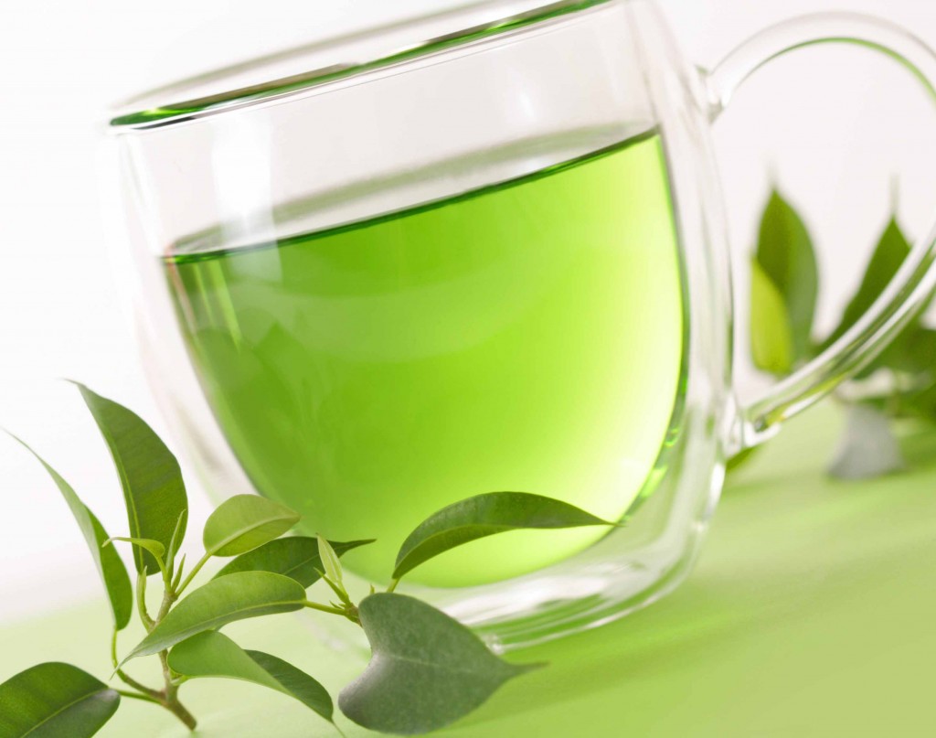 Substitua o café por uma xícara de chá verde.